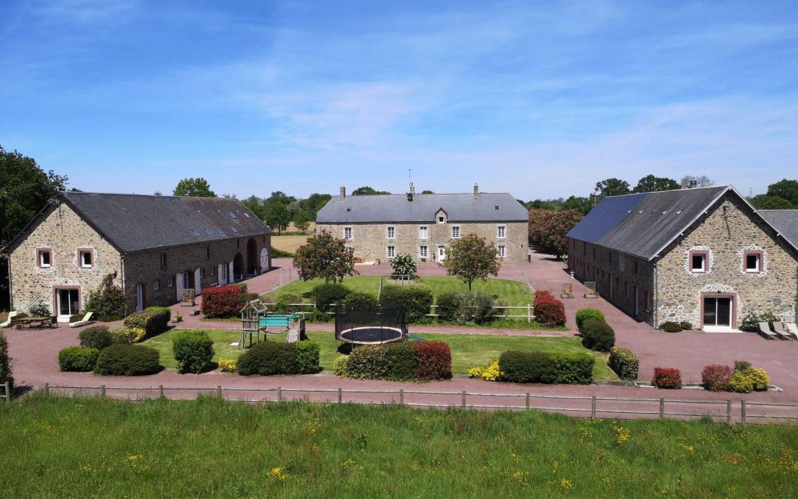 Feugeres House | 202 m² Gîte ∙ 5 bedrooms ∙ 14 guests