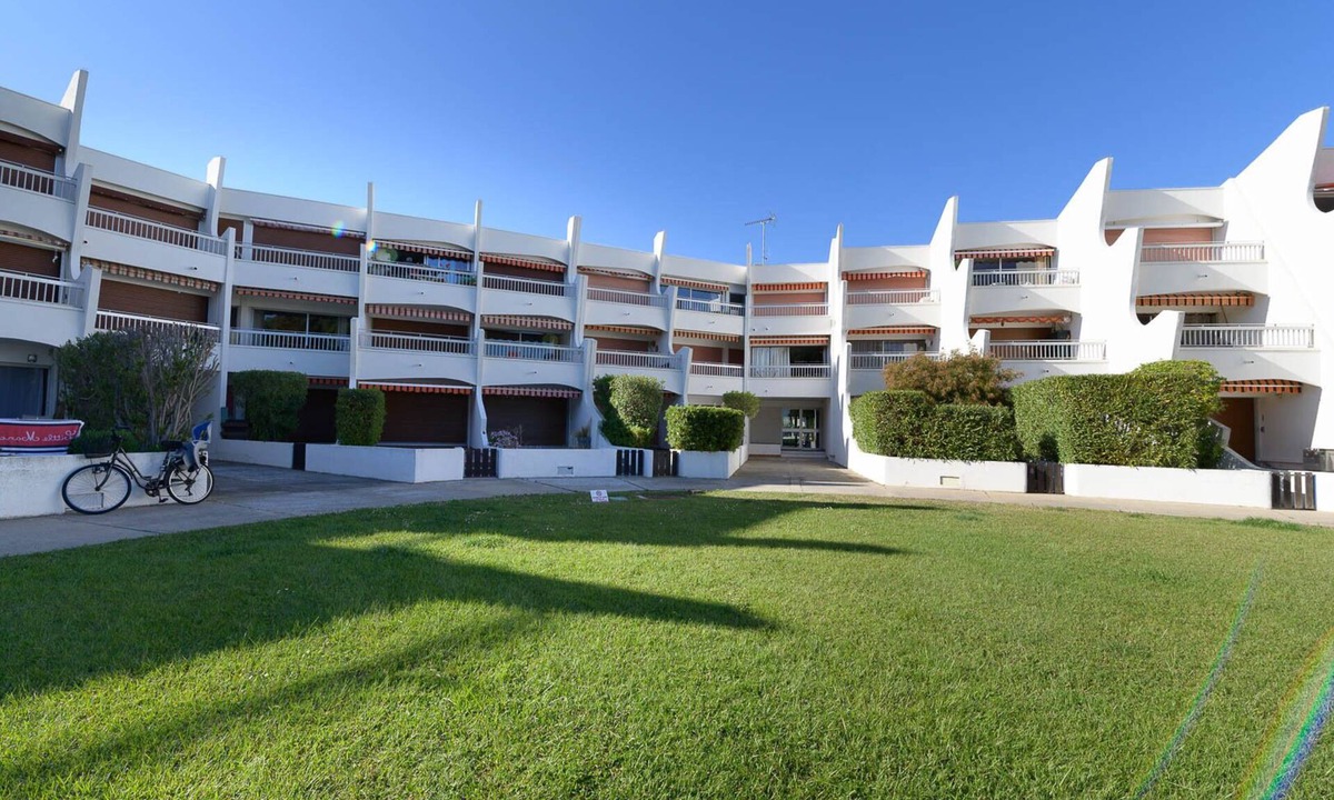 Le Grau-Du-Roi Apartment | 26 m2 studio cabin and 7 m2 loggia in Port Camargue for four people