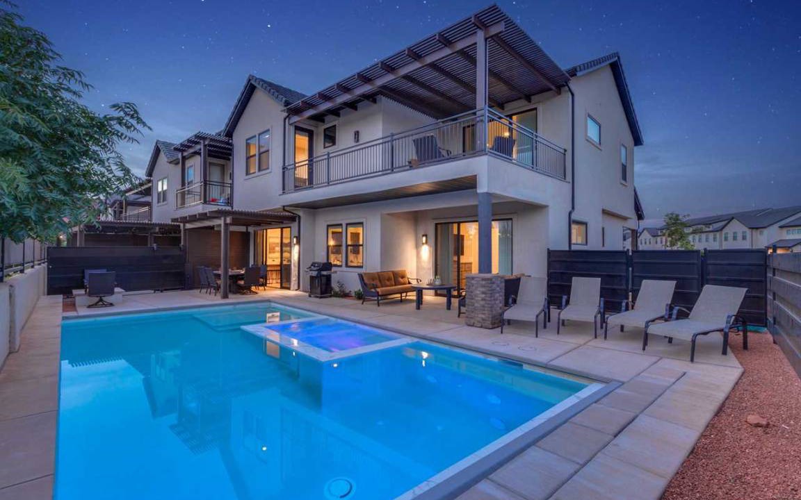 Ivins House | 470 m² House ∙ 8 bedrooms ∙ 29 guests