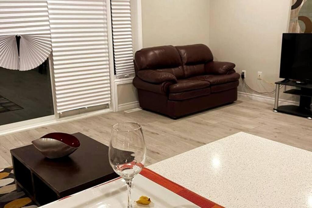 Woodstock Apartment | 5-Bedroom Spacious Townhouse