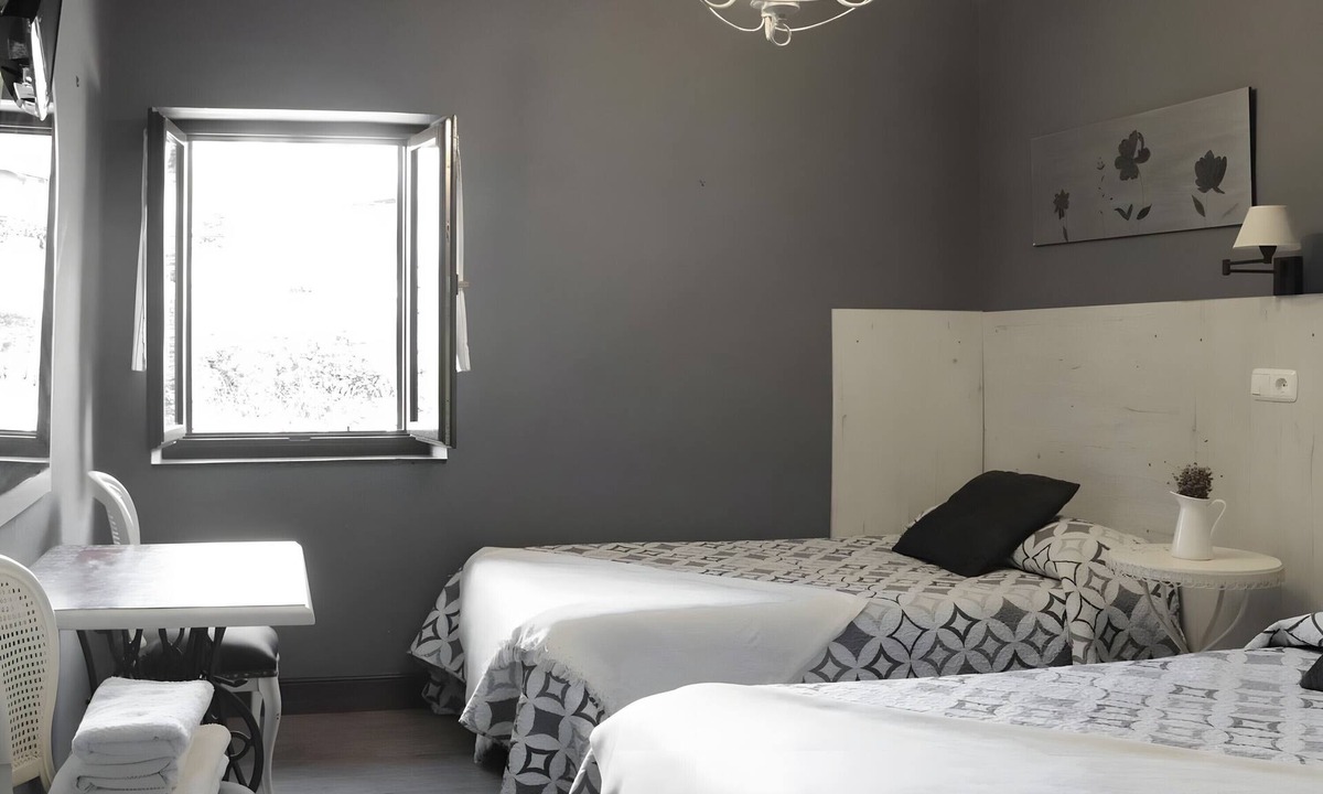 Deba Apartment | Apartment 'Andutz' with Mountain Views, Private Garden and Wi-Fi