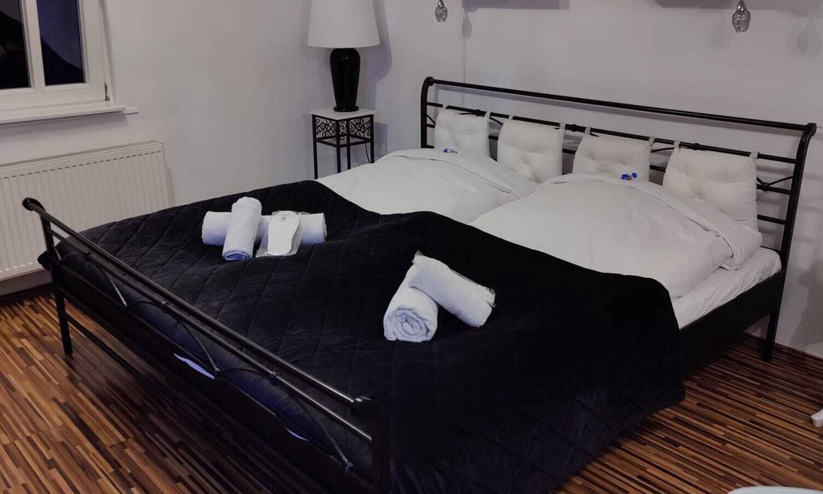 Oberursel Apartment | Apartment 'Doppelzimmer' with Shared Terrace and Wi-Fi