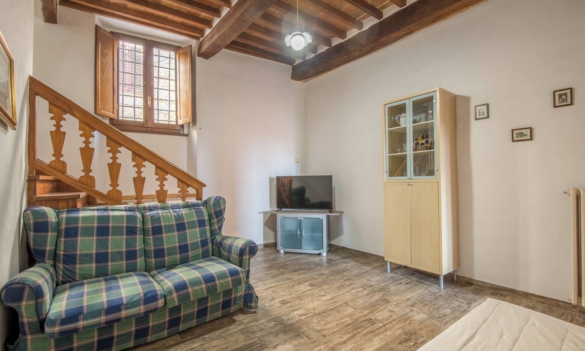 Montepulciano Apartment | Apartment 'Poggiolo' with Lake View & Wi-Fi