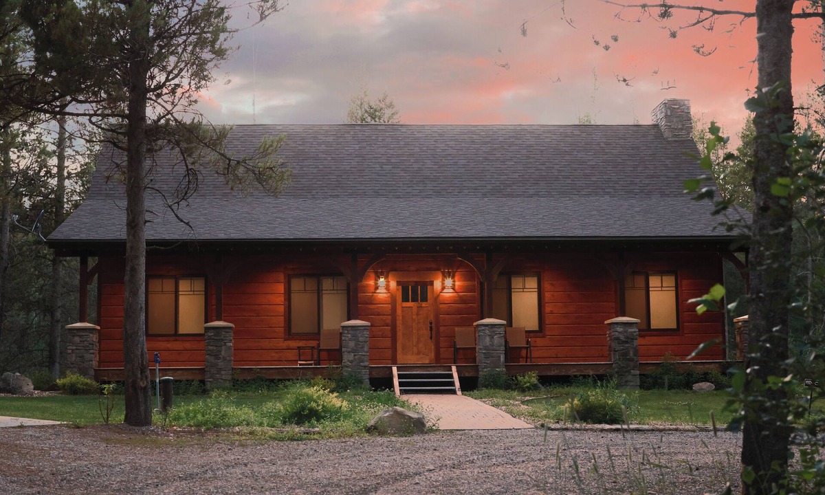 Ashton Cabin | Beautiful New Cabin Near Yellowstone, Grand Teton, and Targhee National Parksn
