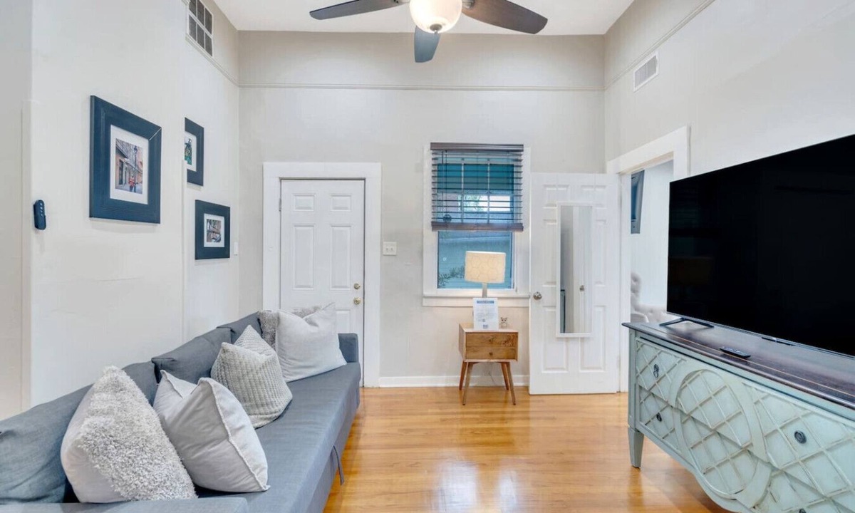 Faubourg Delassize House | Cozy, Private Guesthouse | 1 block to Streetcar