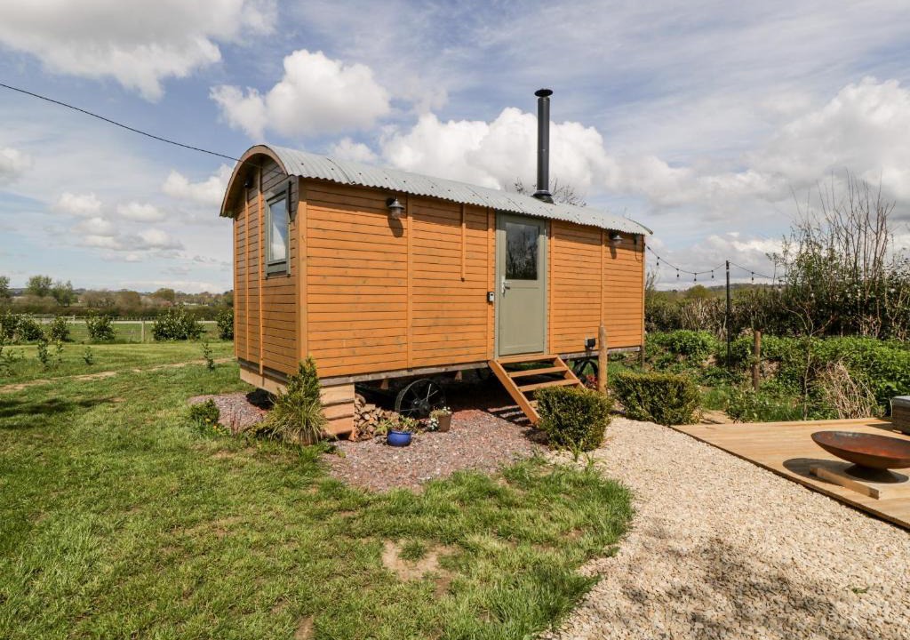 Chard House | Forton House Shepherds Hut 2
