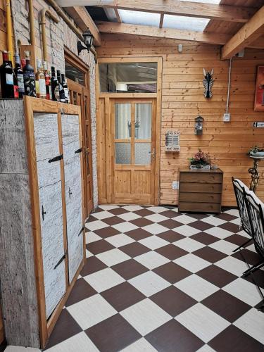 Kiskunhalas Apartment | Fortuna Vendégház Erkélyes Lakosztály