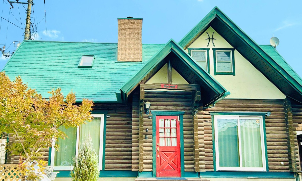 Sano Cabin | Fully equipped with wood stove, large projector, hammock, board games, toys, and other amenities for a comfortable stay! Modern log house, 17 minutes from Ashikaga Flower Park!
