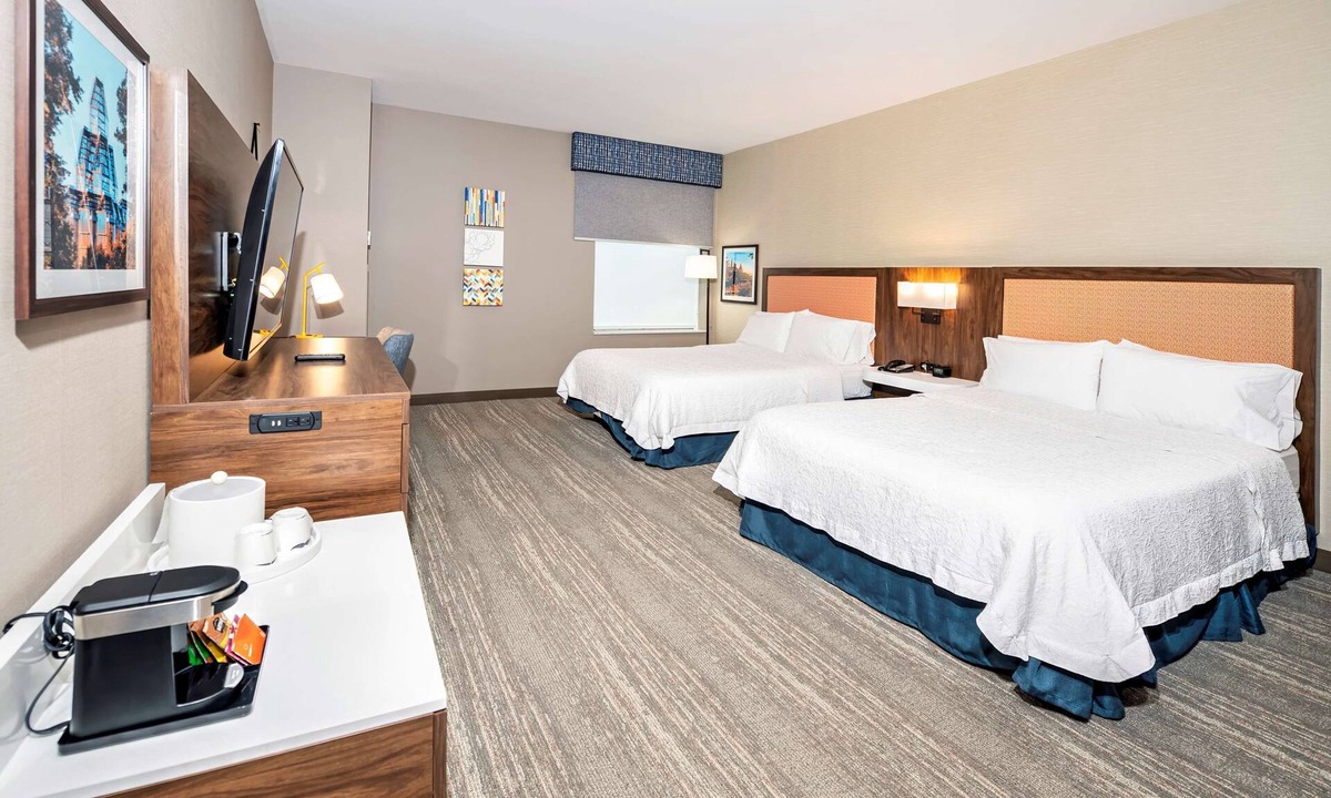 Ottawa Division Hotel | Hampton Inn by Hilton Ottawa
