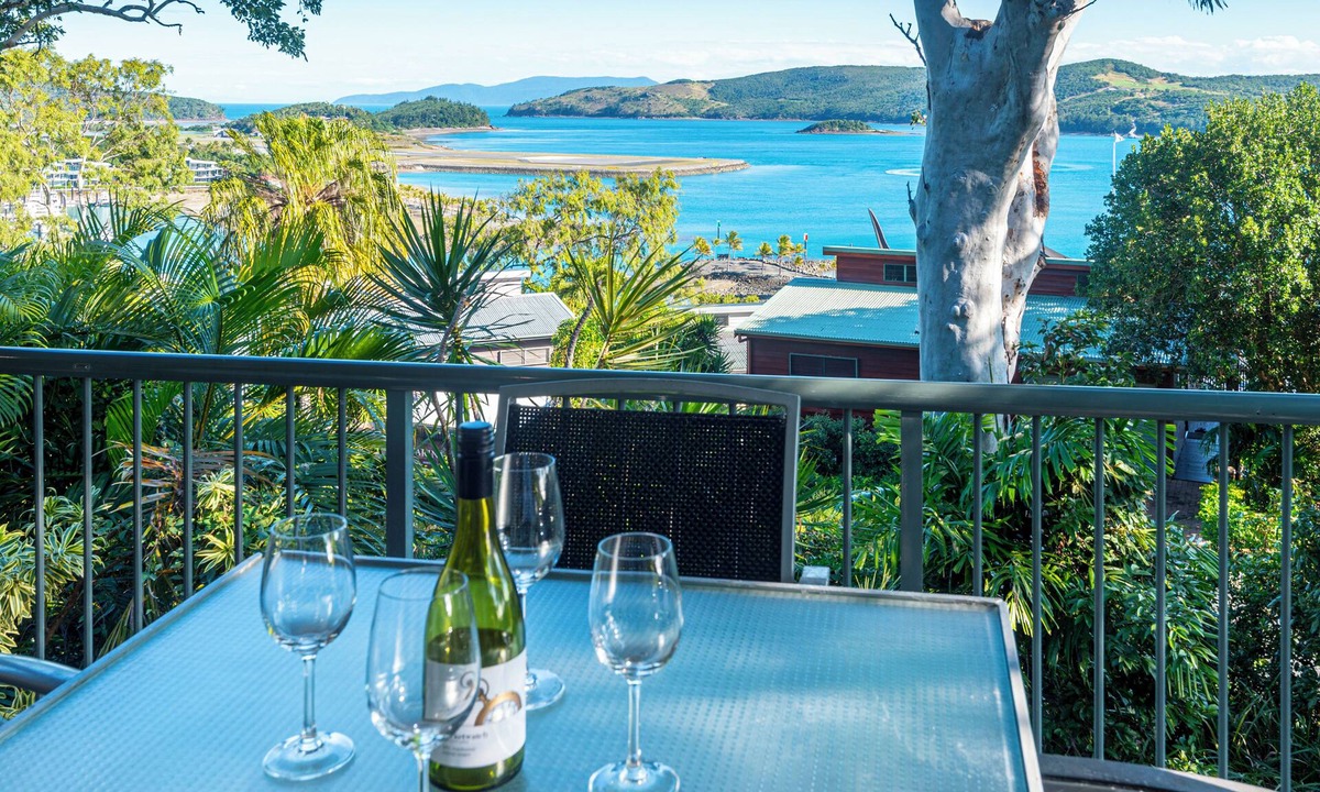 Hamilton Island Apartment | Heliconia Grove 2, Lovely Apartment on Hamilton Island