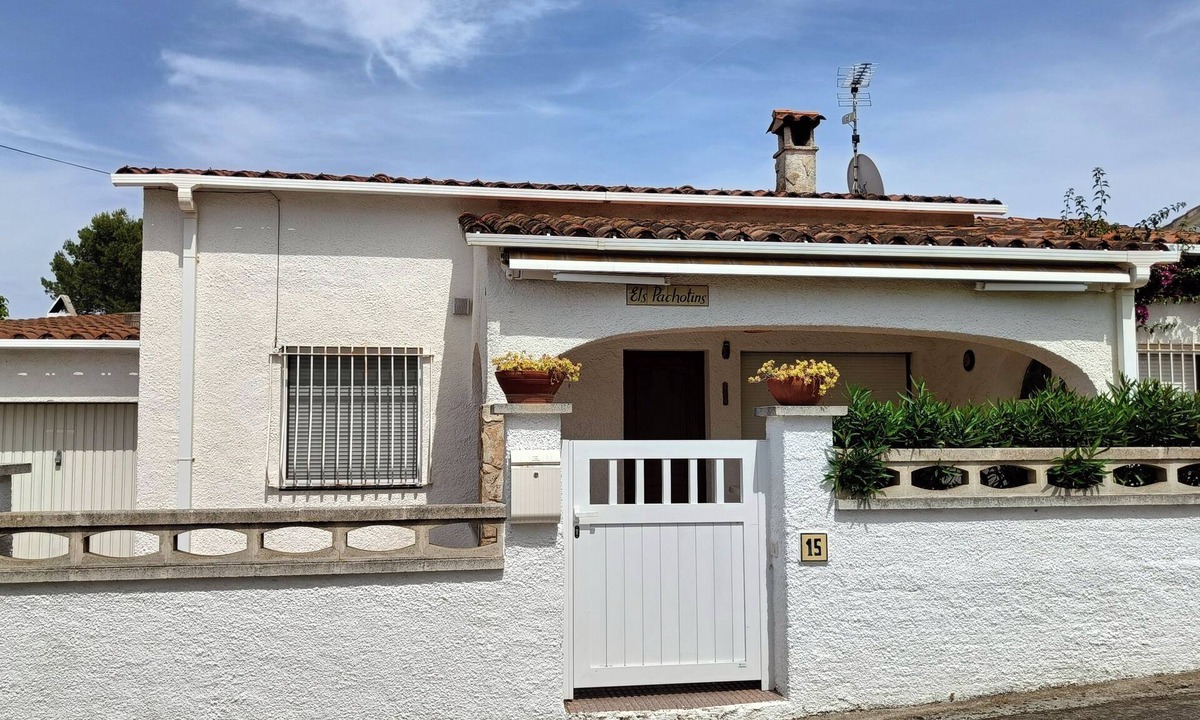 L'Escala House | House with comunity pool for 5 or 6 poeple approx 1500 m from the beach