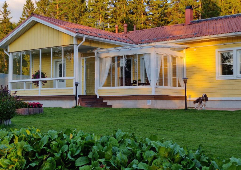 Ylojarvi Villa | Huvila ja saunamökki järven rannalla