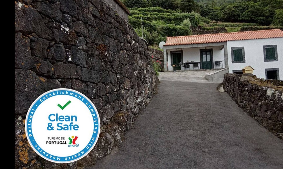 Sao Roque do Pico Cottage | Ideal for relaxing with family or friends.