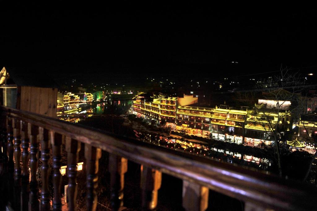 Fenghuang House | Jiuqi Guest House (九栖客栈)