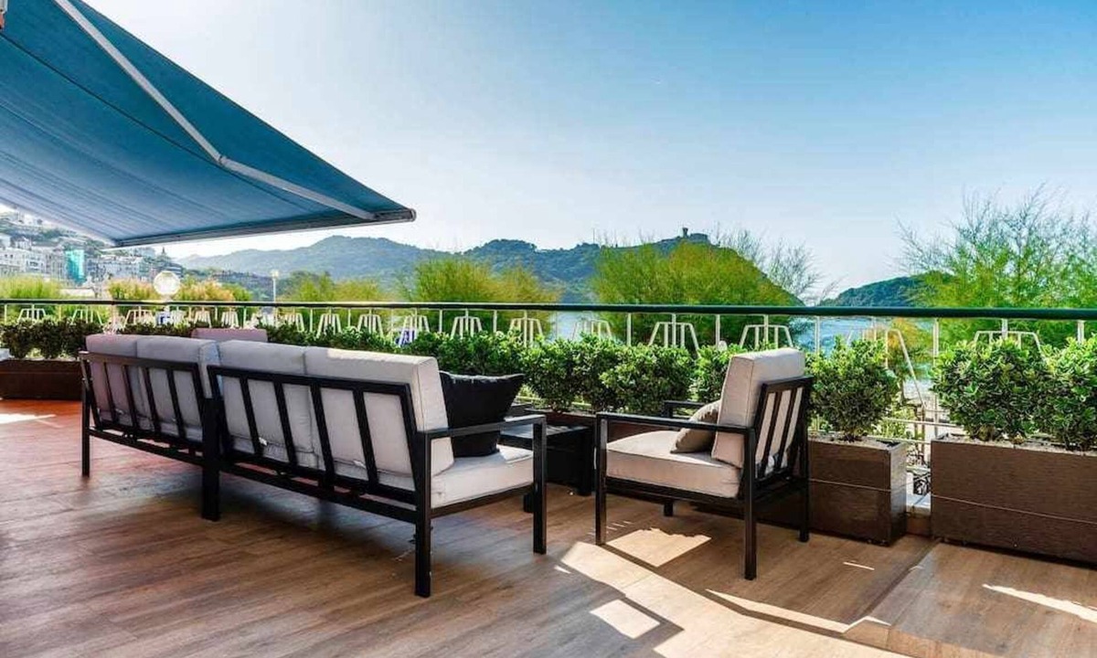 San Sebastian Centro Apartment | La Concha Beach Deluxe by DonosRent
