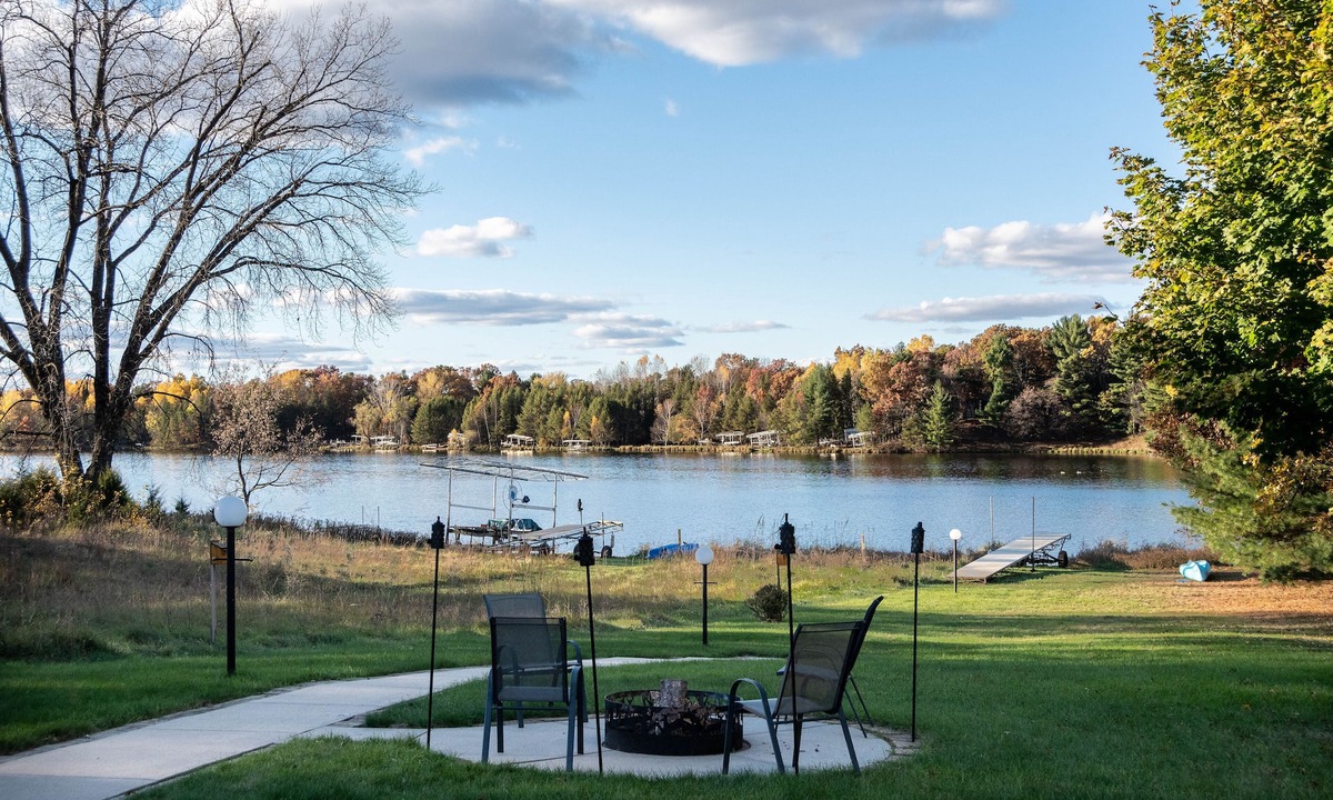 Rome House | Lake Arrowhead lakefront, 4 bedroom, game room, pontoon available to rent!