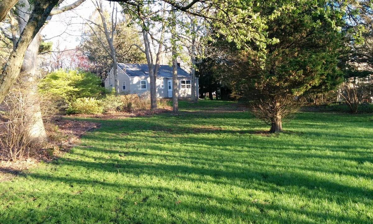 Southold House | Lake House Located Near North Fork Wineries