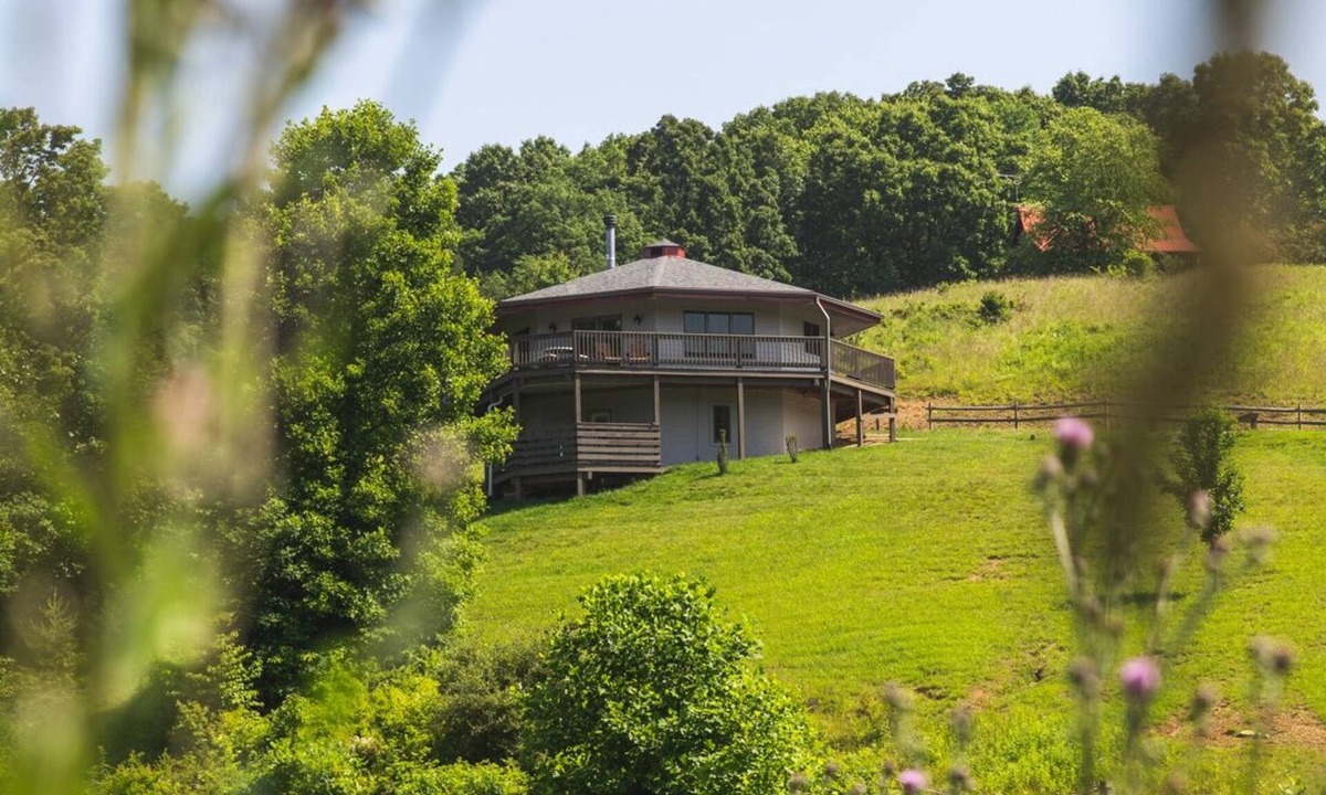 Logan Cabin | Lake View - Hosted by The Chalets