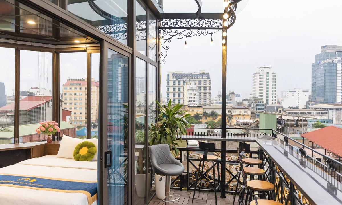 Van Mieu House | Lighthouse & Rooftop