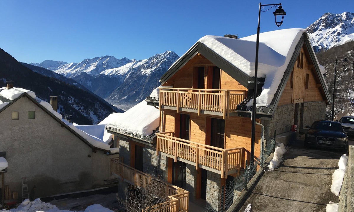 Vaujany Ski Chalet | Luxury apartment close to all amenities