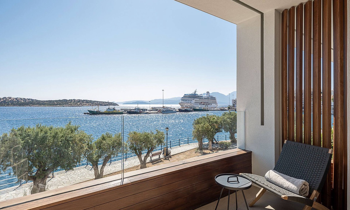 Agios Nikolaos Town Apartment | Luxury Seaside Suite, Seannamon 2