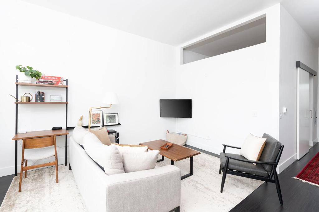 Milwaukee Apartment | Modern 1BR Apt with Skywalk to Fiserv, Rooftop, and Parking