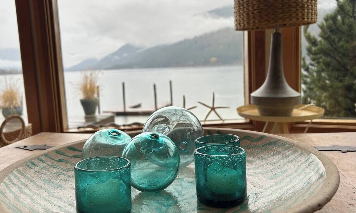 Nelson House | Nelson LakeHouse-Paradise on a Private Beach