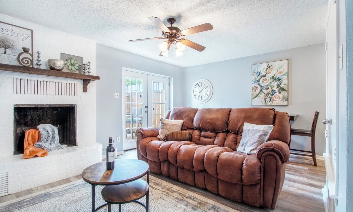 Longview House | Serene 2 Bdr Townhome in the Heart of Longview