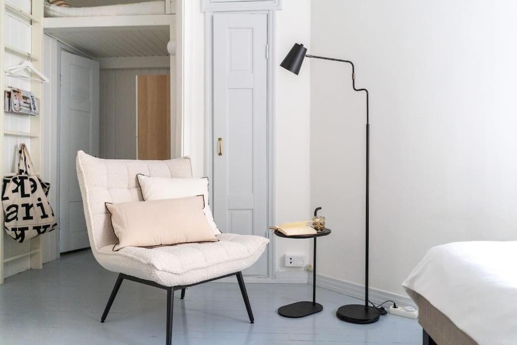 Ullanlinna Apartment | Small studio with spacious bathroom in Ullanlinna