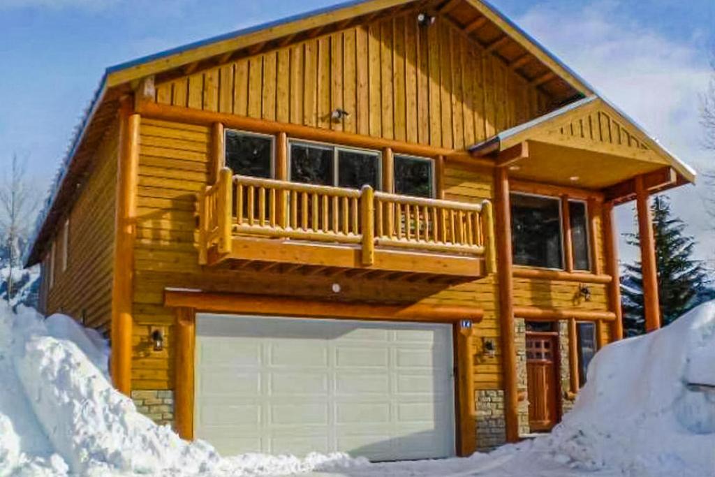 Hyak House | SnowTop Manor