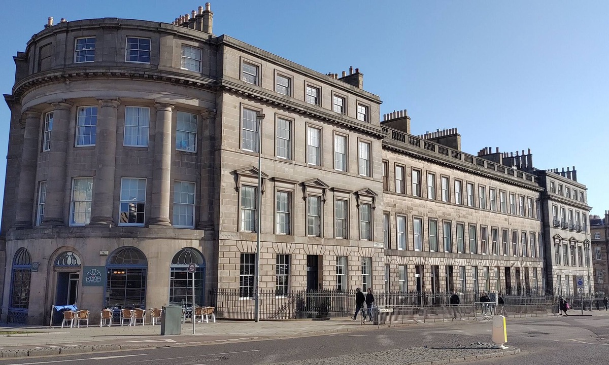 Leith Apartment | Stylish Apartment in Edinburgh City Centre, Sleeps 4. License no. EH-68704-F