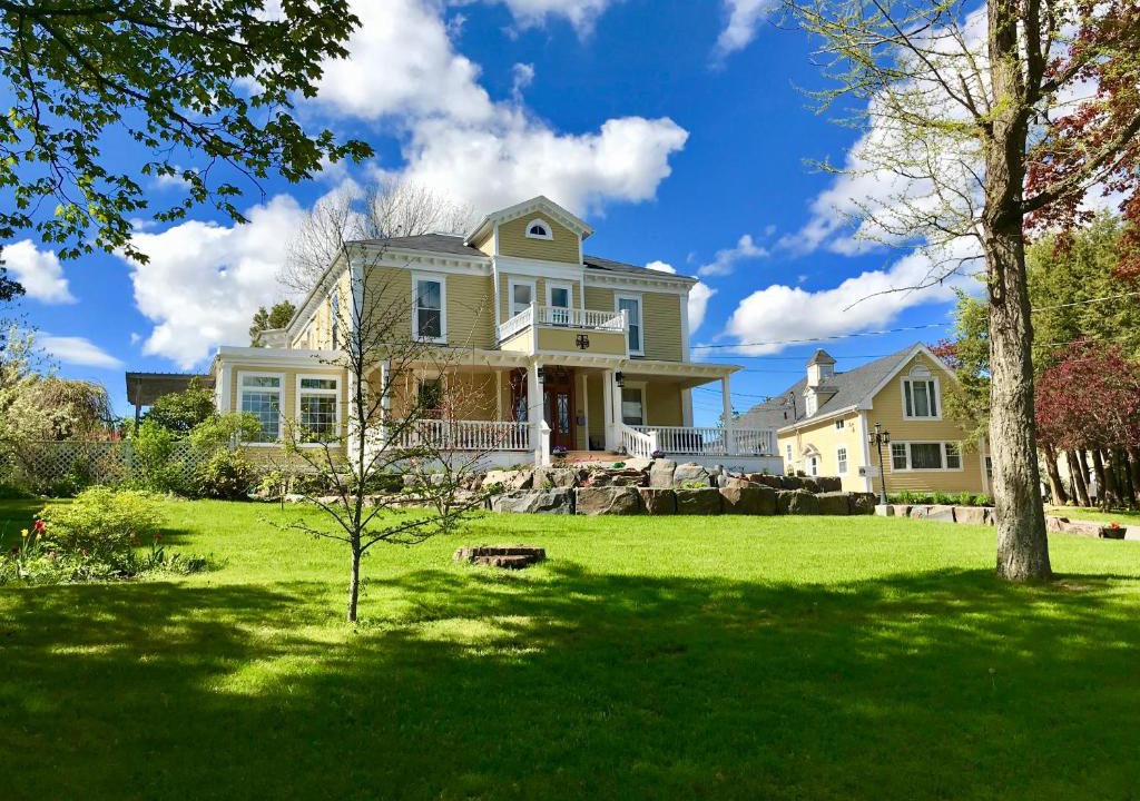 Wolfville Hotel | Tattingstone Inn