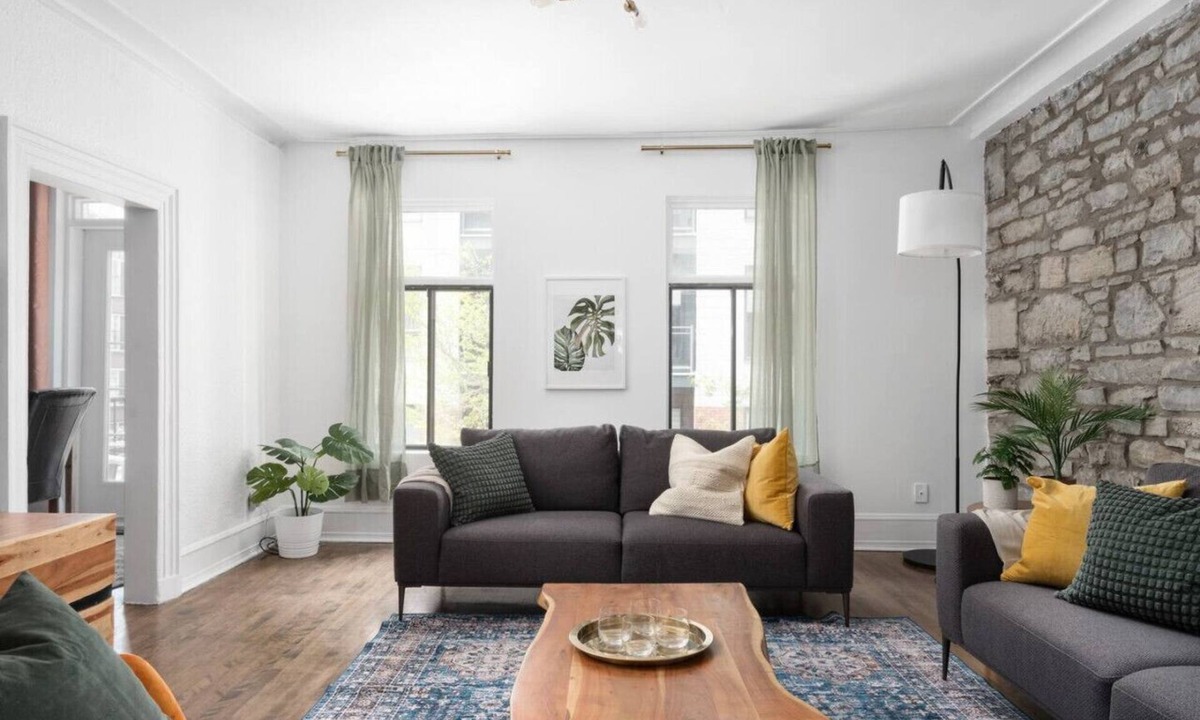 Ville-Marie Apartment | TOWNHOUSE 102 Montreal