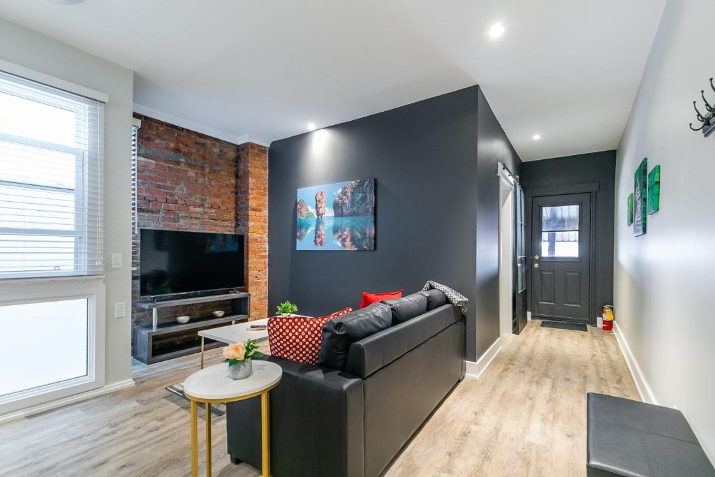 Central Hamilton Apartment | Upscale 2BR Apt - Prime Location with Netflix
