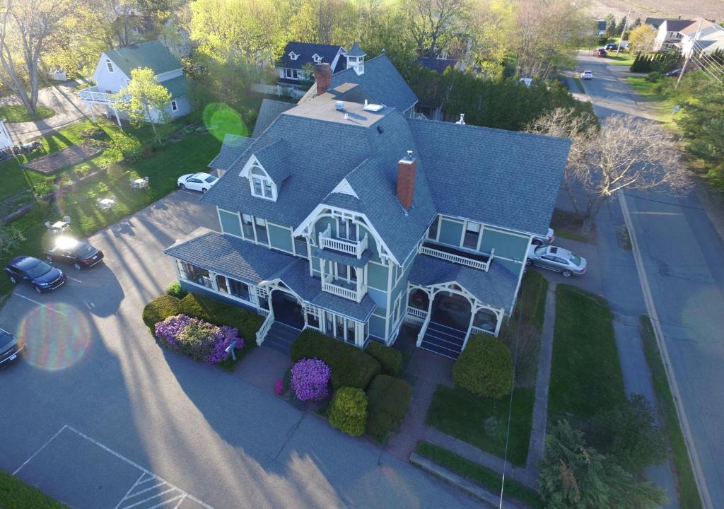 Wolfville Hotel | Victoria's Historic Inn