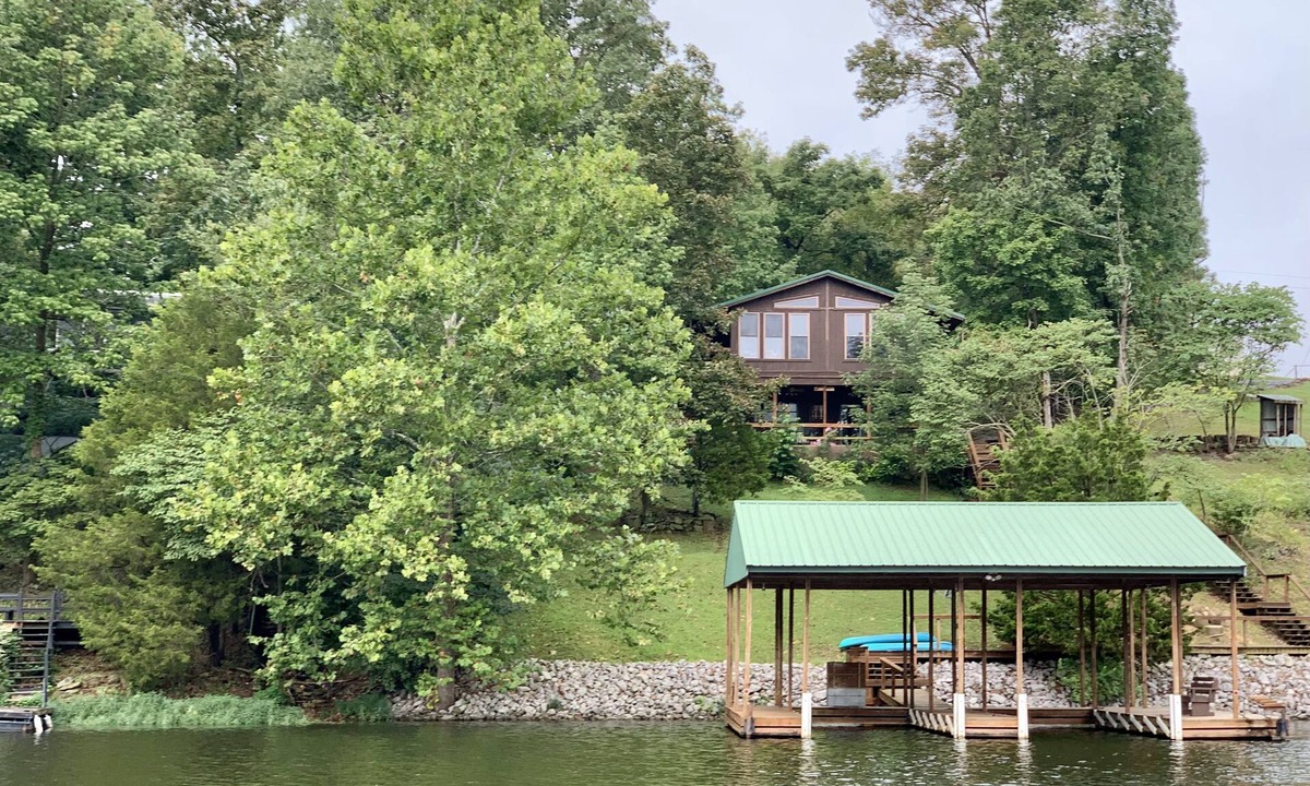 Goreville Cabin | WIFI FLEXCATION & RELAXATION! Cozy fireplace, reading, movies, fire pit & more!