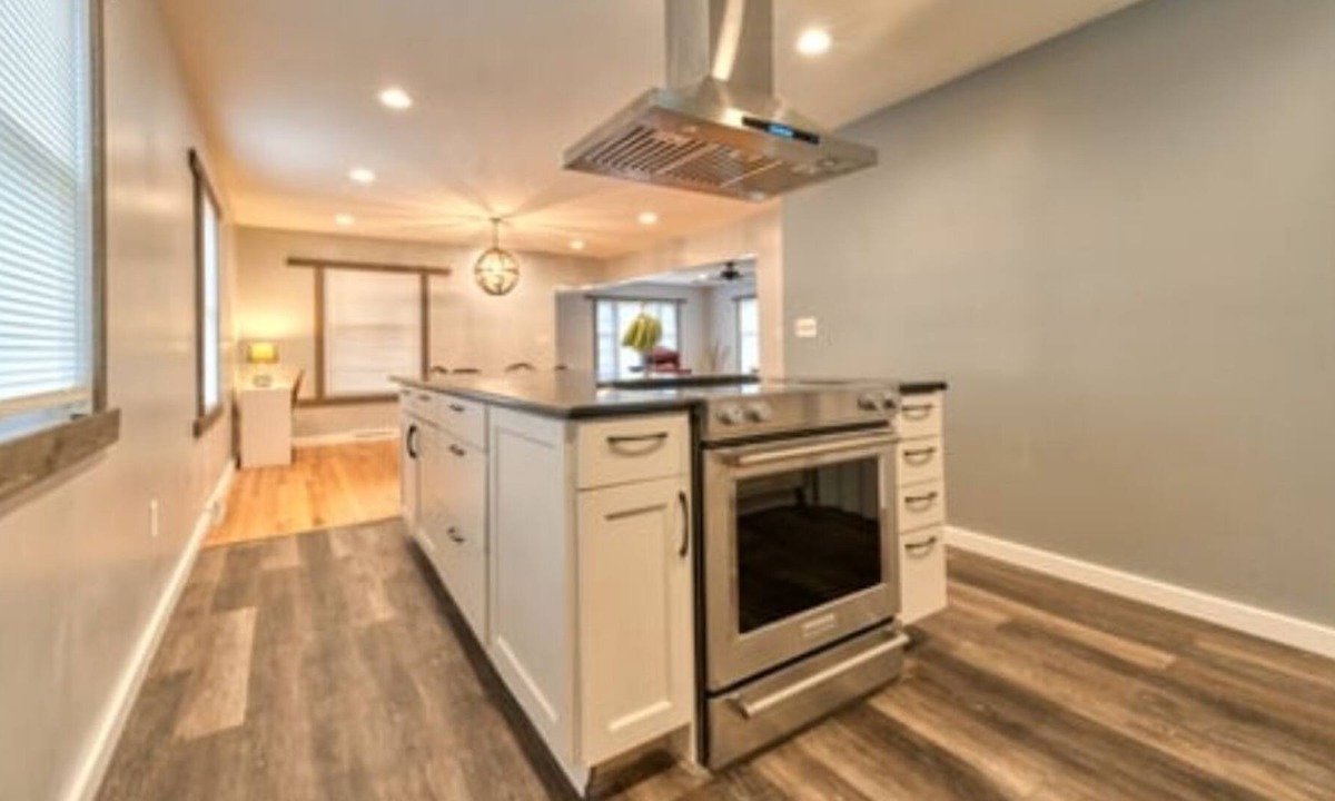 Oconomowoc House | Winter rental house downtown Otown - No pet fees!