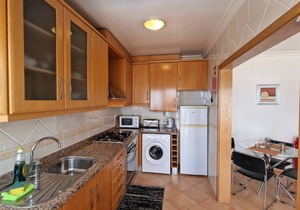 1 Bedroom Apartment With Poolside Balcony, Air Con, Very Close To The Beach.
