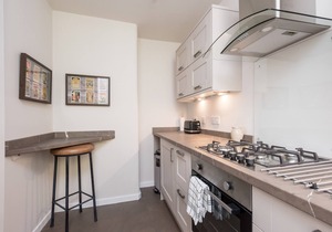 1 bedroom property with a fantastic view of Edinburgh Castle in the heart of the Old Town