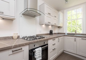 1 bedroom property with a fantastic view of Edinburgh Castle in the heart of the Old Town