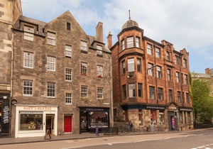 1 bedroom + sofabed property with a fantastic view of Edinburgh Castle