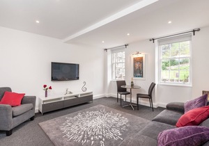 1 bedroom + sofabed property with a fantastic view of Edinburgh Castle