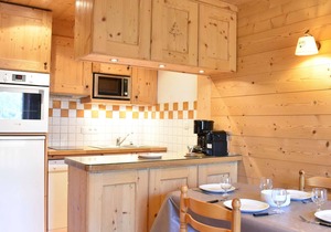 2-room apartment with balcony in Méribel, close to shops and slopes