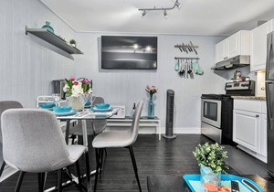 2BR Apt with Netflix and access to Rooftop Terrace!