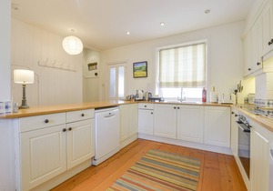 4 COASTGUARDS COTTAGE, family friendly, with open fire in Hope Cove