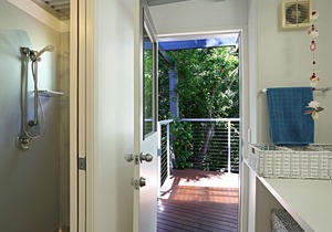 Barefoot Bungalow - Castaways Beach