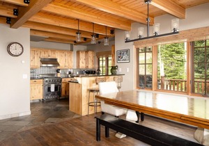Book Now for the Festive Season! Cowboy-Chic, Ski-In/Ski-Out Home with Beautiful Mountain Views!