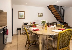 Côté Cour-T3 (80m2) duplex -Terrace-Optional garage- Meublé de tourisme* (furnished holiday home)