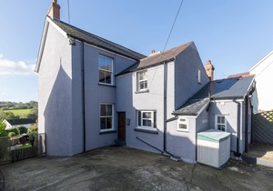 Cartref - Beautiful Cottage, Hot Tub, Countryside Views