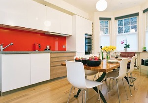 Central London 2 bedroom 2 bathroom garden flat in a quiet Southbank street